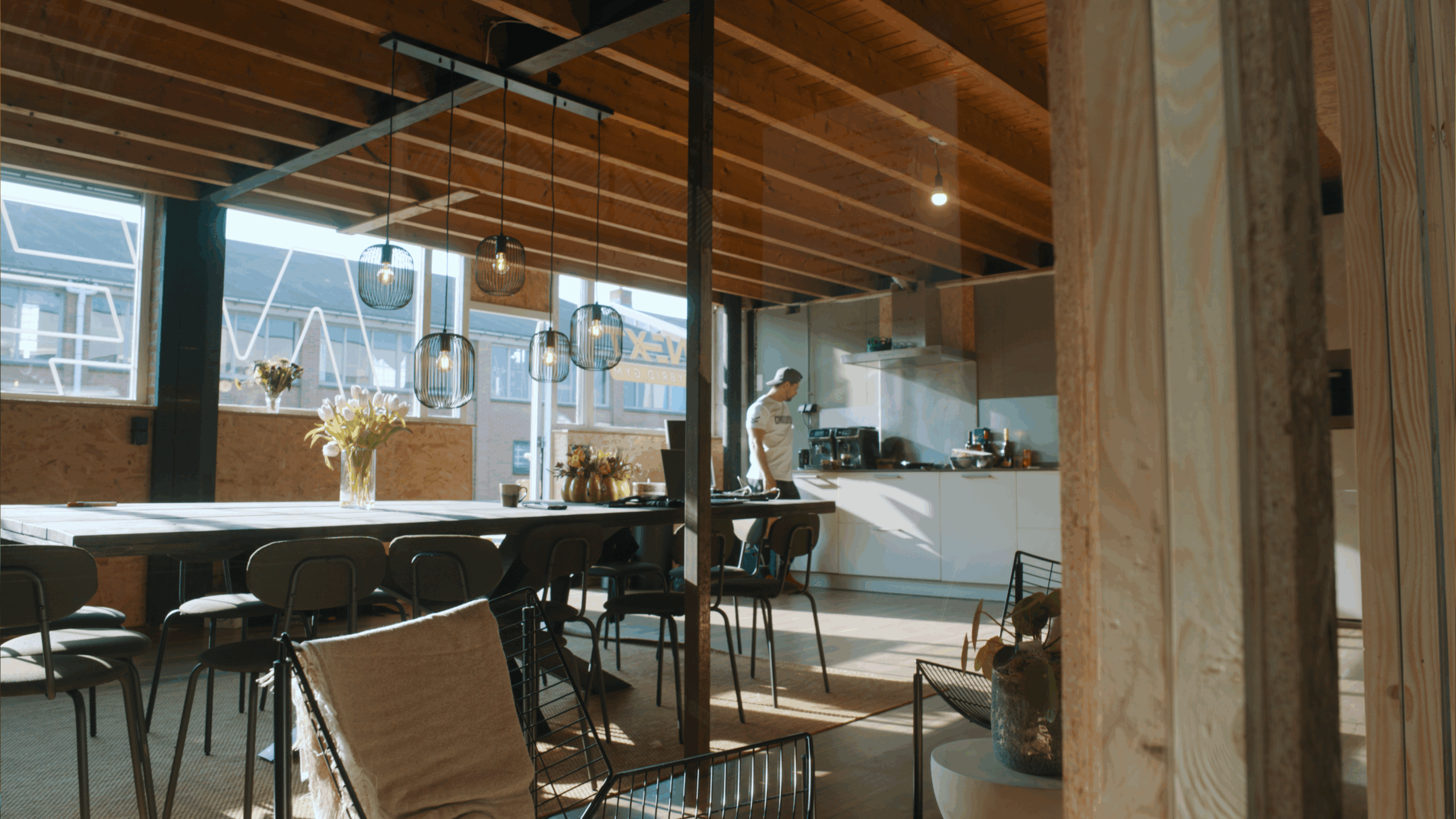 4K - Edit 01.00_00_18_00.Still003